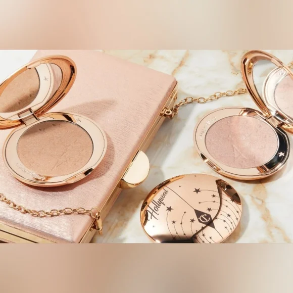 Charlotte Tilbury Gold and Brown Highlighter Radiant Glow - Picture 3 of 4